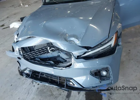 2022 Volvo S60 B5 Black Edition Momentum/B5 Inscription/B5 Momentum z USA, uszkodzony, nr VIN 7JRL12TZ8NG189481